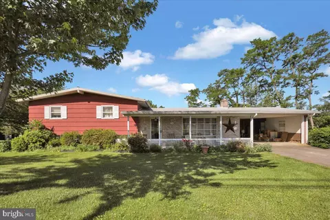 329 Gates Rd, Hershey, PA 17033