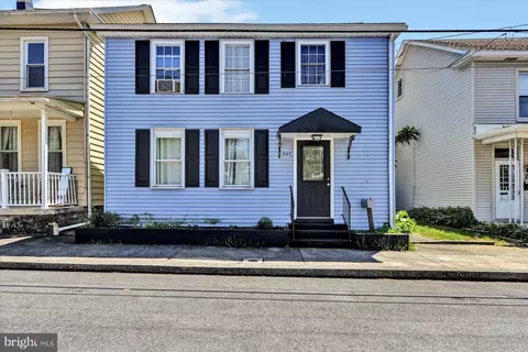 229 W 2nd St, Hummelstown, PA 17036