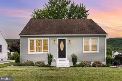 250 W Broad St, Elizabethville, PA 17023