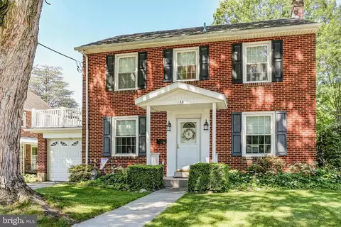 132 S Landis St, Hummelstown, PA 17036