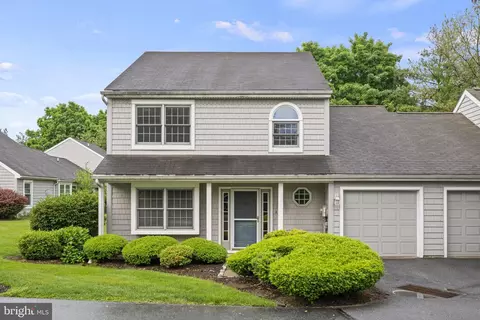 262 Crescent Dr, Hershey, PA 17033