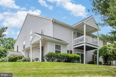 5807 E Hidden Lake Dr #E, Harrisburg, PA 17111