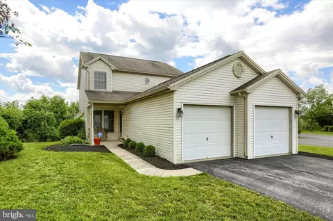 2015 Alexis Dr, Harrisburg, PA 17110