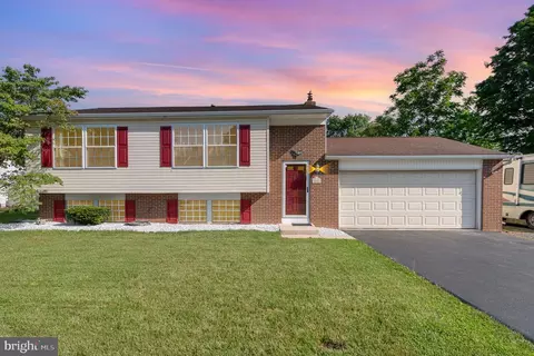 4858 Springtop Dr, Harrisburg, PA 17111