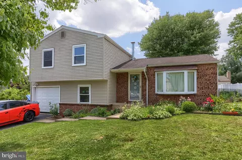 769 Martin Ln, Harrisburg, PA 17111