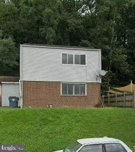 623 Saint Marys Dr, Steelton, PA 17113