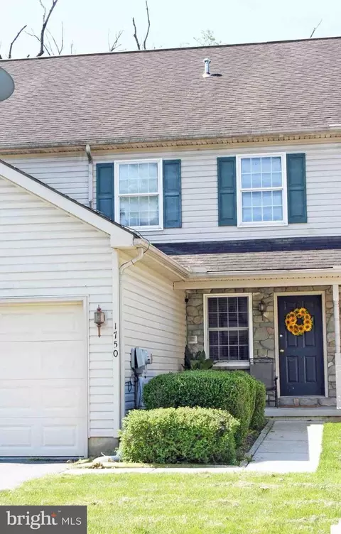 1750 Lakeside Dr, Middletown, PA 17057