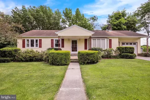 172 W Caren Dr, Grantville, PA 17028