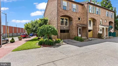 612 Race St, Harrisburg, PA 17104