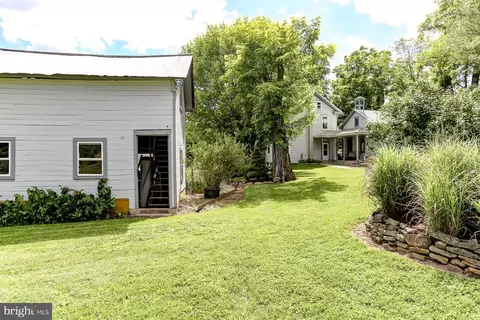 570 S Crawford Rd, Hummelstown, PA 17036