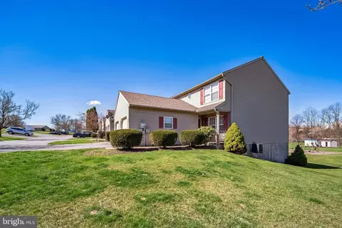 858 Woodridge Dr, Middletown, PA 17057