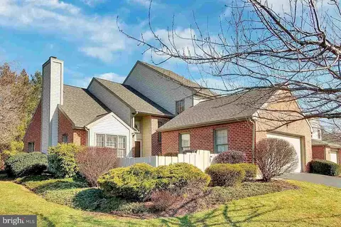 9 Cambridge Dr, Hershey, PA 17033