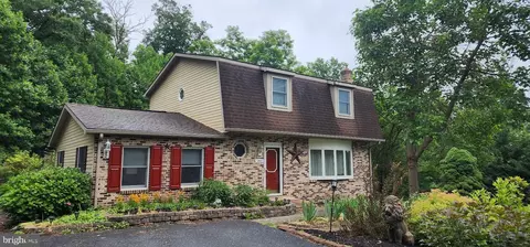 1801 Garber Ln, Dauphin, PA 17018