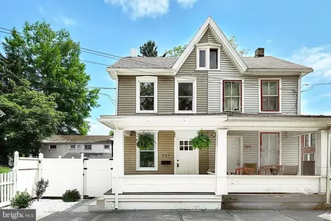 227 Penn St, Highspire, PA 17034