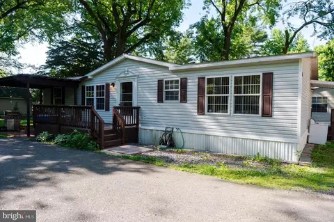 33 Willow St, Highspire, PA 17034