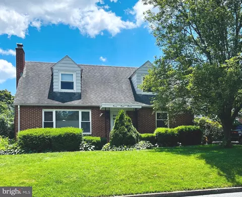 3811 Schoolhouse Ln, Harrisburg, PA 17109