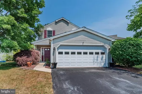 6084 Regent Dr, Harrisburg, PA 17112