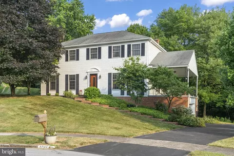 3700 Woodridge Dr, Harrisburg, PA 17110