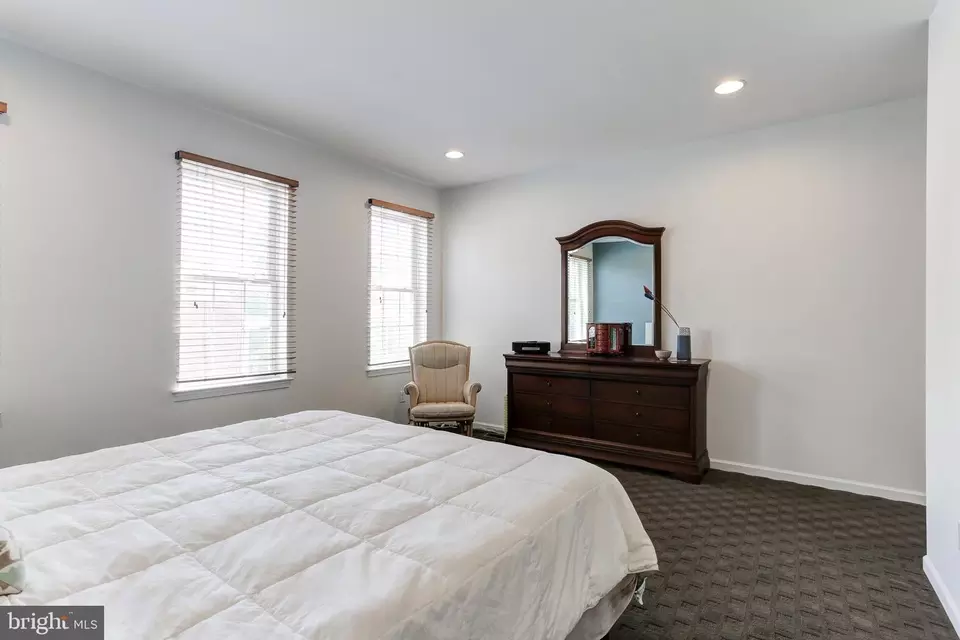 Bedroom - 1943 Green St, Harrisburg, PA 17102 photo 2 of 6