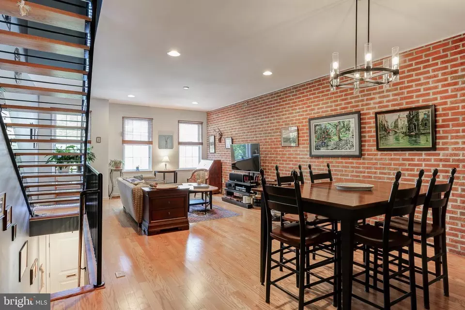 Dining - 1943 Green St, Harrisburg, PA 17102 photo 1 of 2