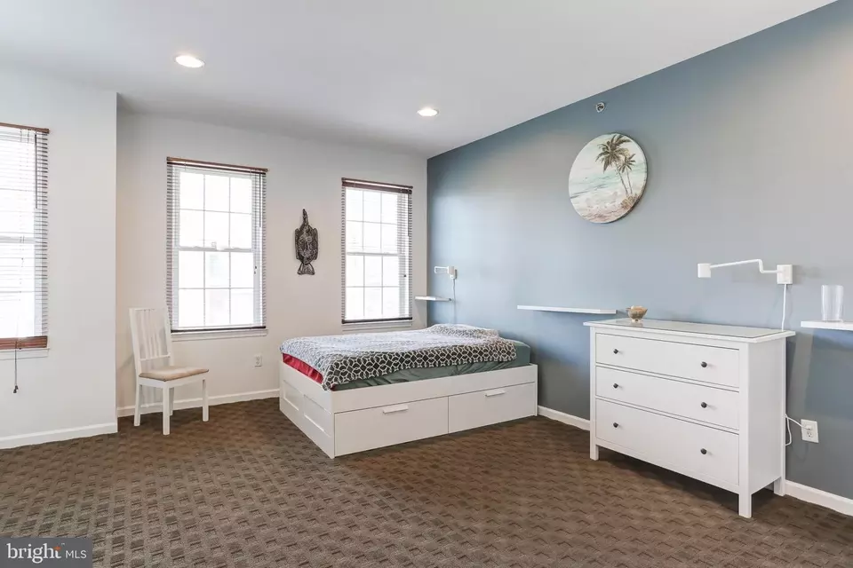 Bedroom - 1943 Green St, Harrisburg, PA 17102 photo 4 of 6