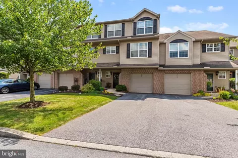 293 Thrush Dr, Hummelstown, PA 17036