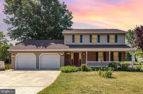 4 Greenfield Dr, Middletown, PA 17057