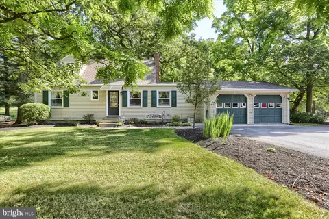 2223 Schoolhouse Rd, Middletown, PA 17057
