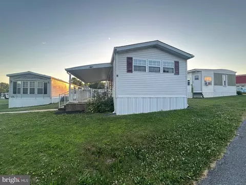11 Skyview Dr, Hershey, PA 17033 photo 2