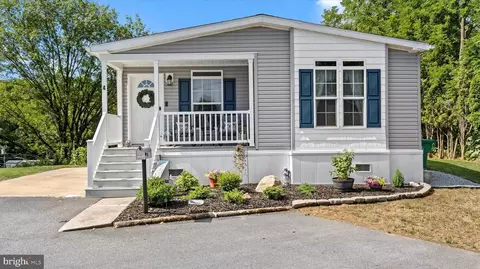 4 Skyview Dr, Hershey, PA 17033