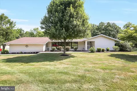 103 Banbury Cir, Hummelstown, PA 17036