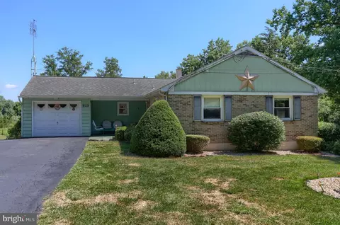 829 Locust Grove Rd, Middletown, PA 17057