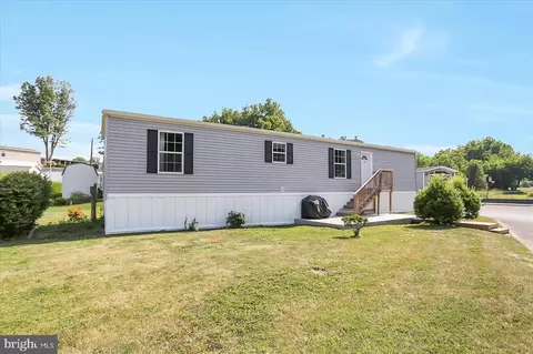 9 Sunset Dr, Hershey, PA 17033