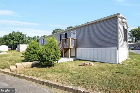 9 Sunset Dr, Hershey, PA 17033 photo 3