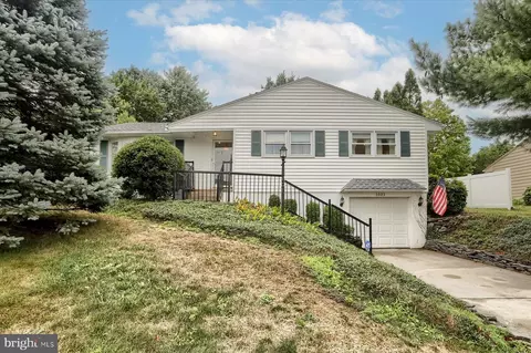 5623 Akron Dr, Harrisburg, PA 17109