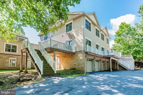 106 High Pointe Dr, Hummelstown, PA 17036