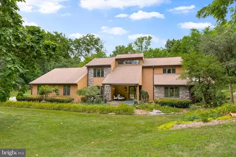 21 Deer Run Rd, Hershey, PA 17033