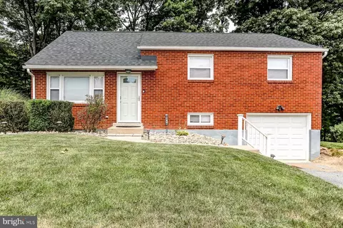 5216 Creekwood Dr, Harrisburg, PA 17109