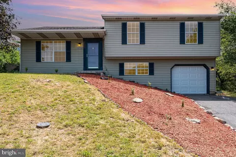 2048 Deer Path Rd, Harrisburg, PA 17110