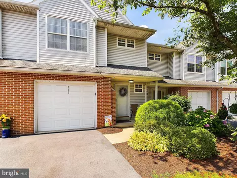 213 Fawn Rdg N, Harrisburg, PA 17110