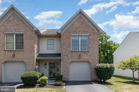 459 Waverly Woods Dr, Harrisburg, PA 17110
