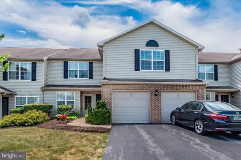 307 Thrush Dr, Hummelstown, PA 17036