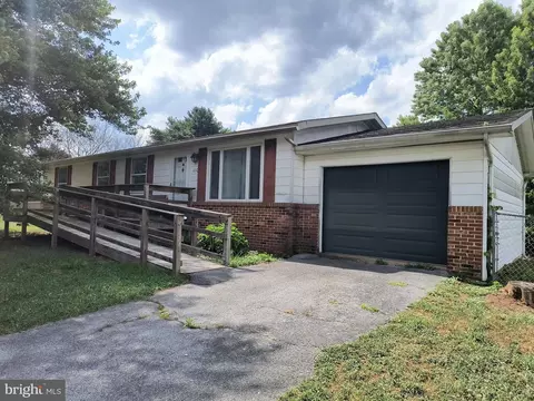110 Oakwood Ave, Dauphin, PA 17018
