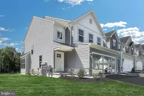 101 Emma Cir, Harrisburg, PA 17112