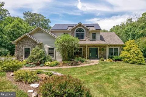 3250 White Pine Dr, Harrisburg, PA 17112