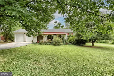 11 Wagner St E, Hummelstown, PA 17036