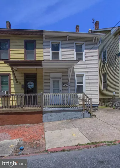 305 Swatara St, Steelton, PA 17113