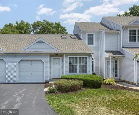 1518 Spring Knoll Ct, Harrisburg, PA 17111