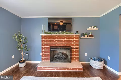 Living - 500 Walnut Rd, Harrisburg, PA 17113 photo 1 of 2