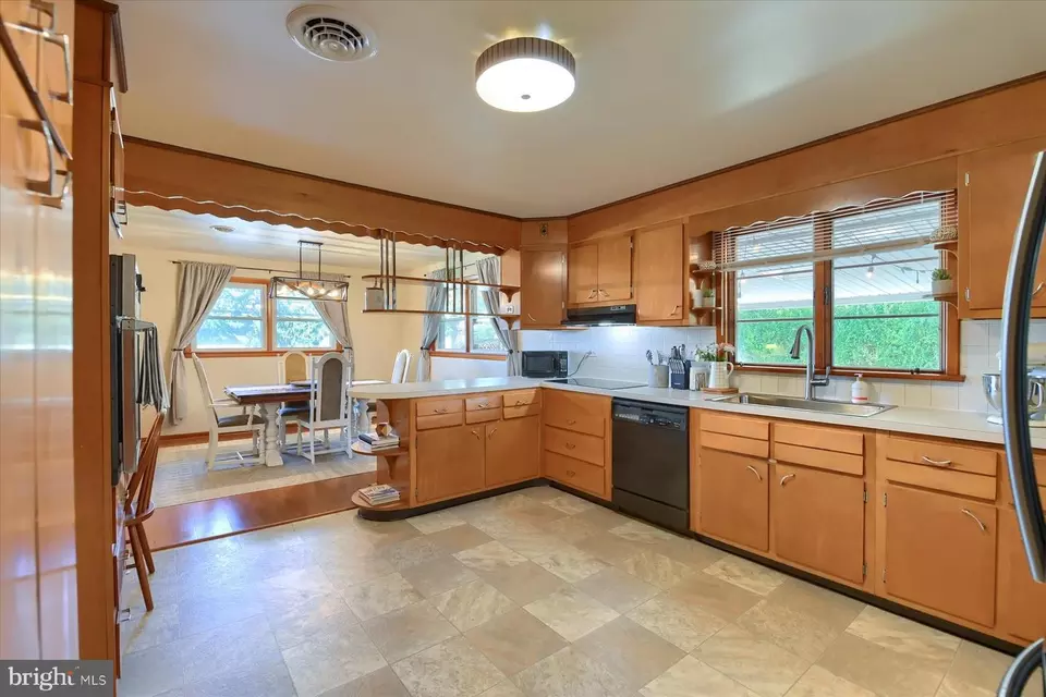 Kitchen - 500 Walnut Rd, Harrisburg, PA 17113 photo 2 of 3
